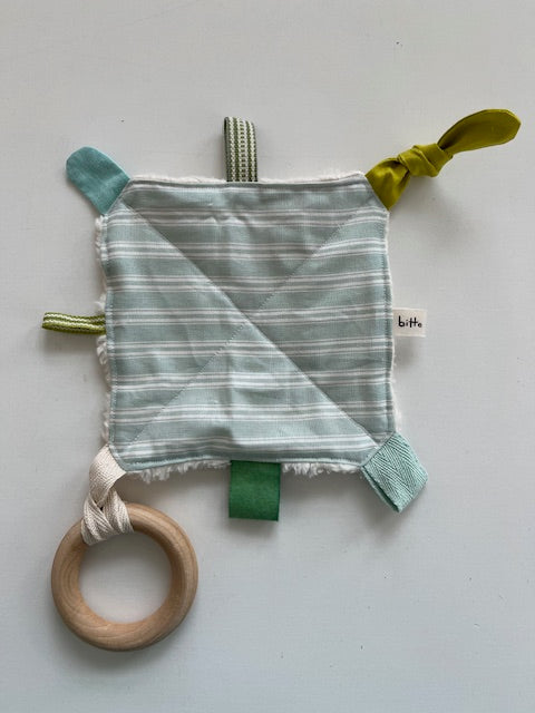 Bitte Organic Crinkle Teether Toy