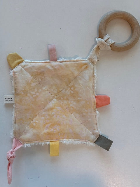 Bitte Organic Crinkle Teether Toy