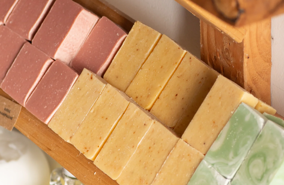 Moisterizing Vegan Soap Bars with Essential Oils
